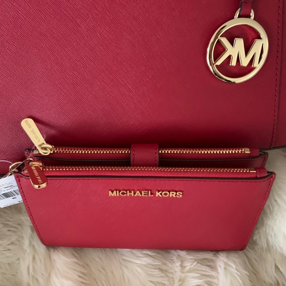 MICHAEL KORS TOTE & WRISTLET. SCARLET. NWT… - Picture 4 of 16